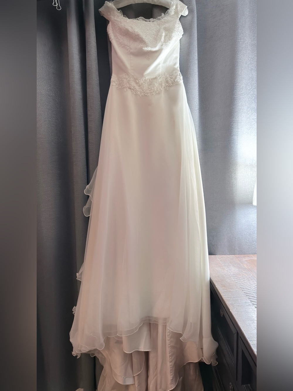 Wedding Dress - Picture 6 of 17